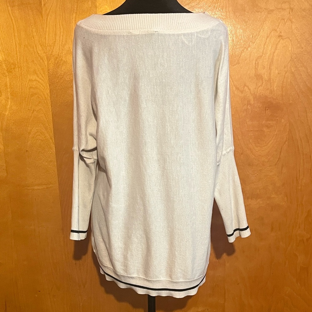 Catherine Malandrino Large White Sweater with Black Eiffel Tower Graphic - Picture 4 of 5